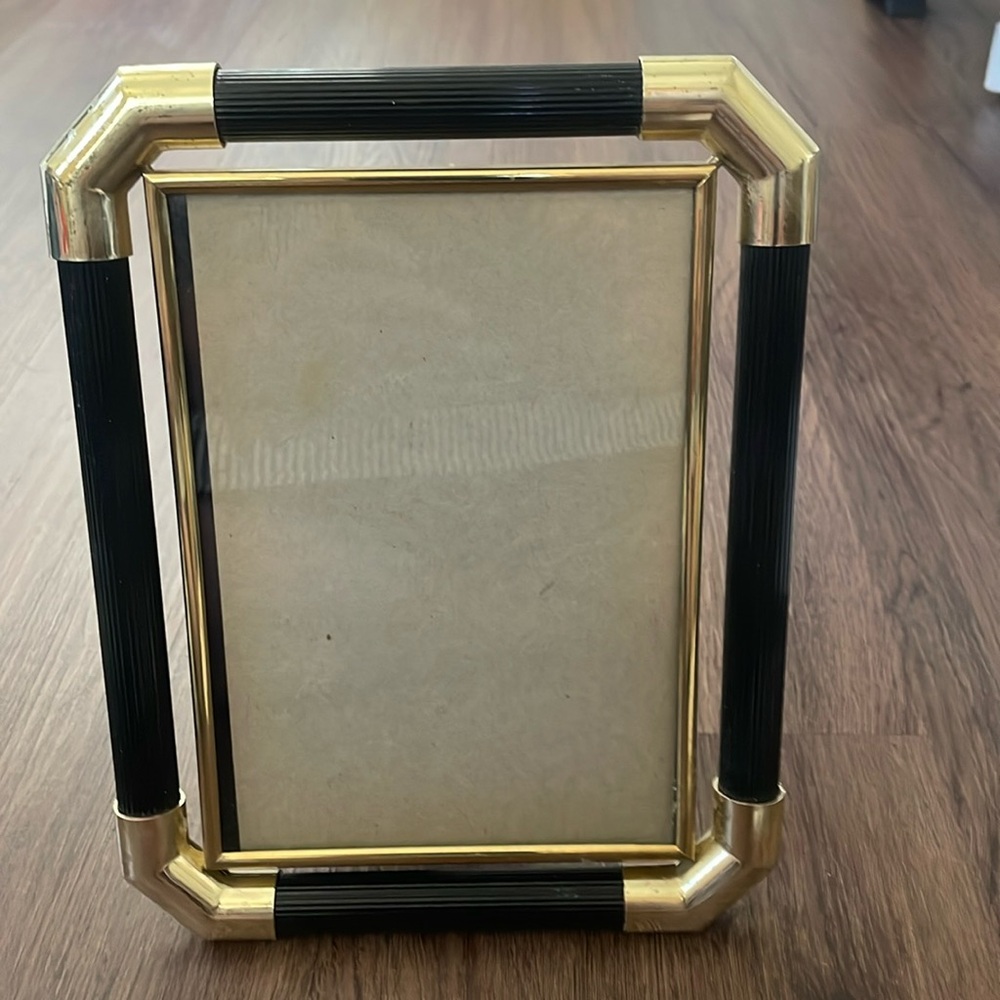 Picture Photo Frame with Elegant Gold Frame border & Black Leather